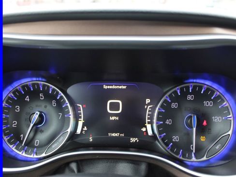 Used 2018 Chrysler Pacifica Touring-L Plus image 38