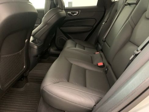 Certified 2024 Volvo XC60 B5 Plus image 9