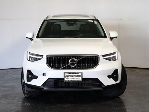Used 2023 Volvo XC40 B5 Plus w/ Protection Package Premier AWD/4WD image 9