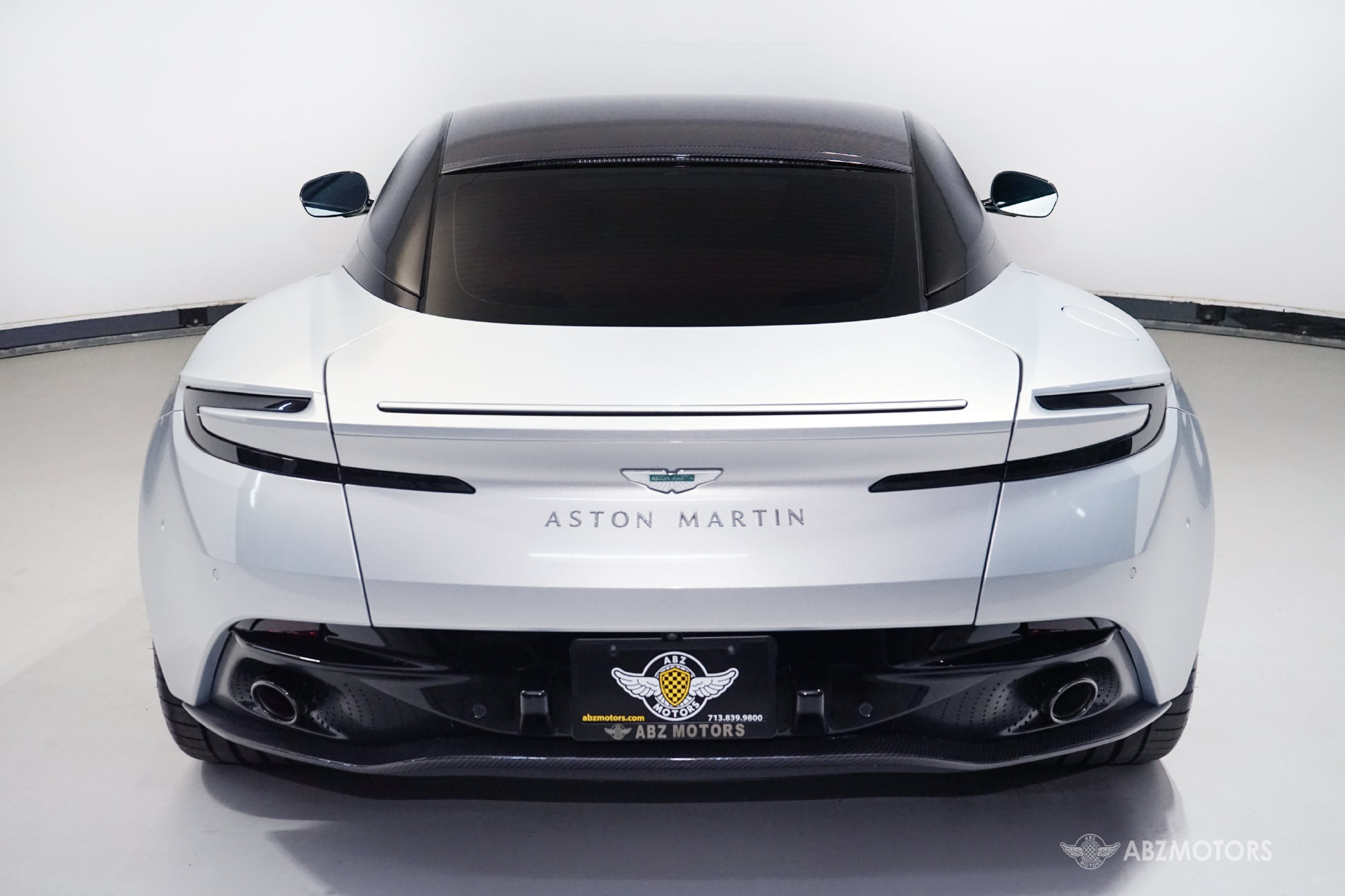 Used 2025 Aston Martin DB12 Coupe RWD image 8