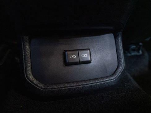 Used 2024 Toyota Highlander LE AWD/4WD image 35