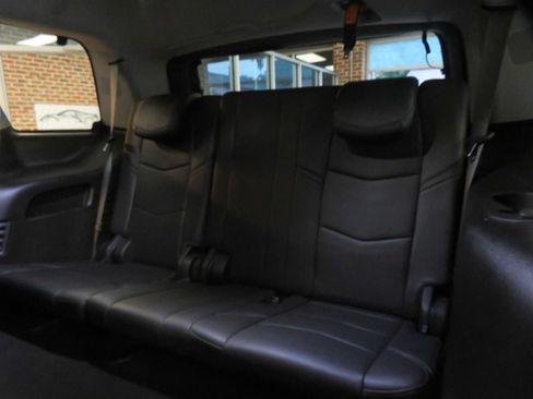Used 2018 Cadillac Escalade Luxury AWD/4WD image 21