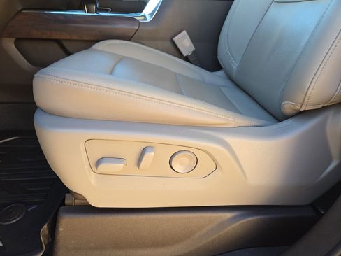 Used 2022 GMC Sierra 1500 SLT w/ SLT Convenience Package image 17