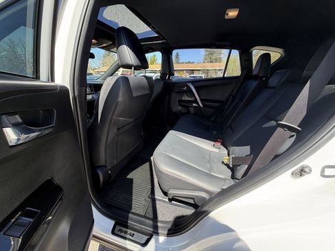 Used 2017 Toyota RAV4 SE w/ Advanced Technology Package image 23