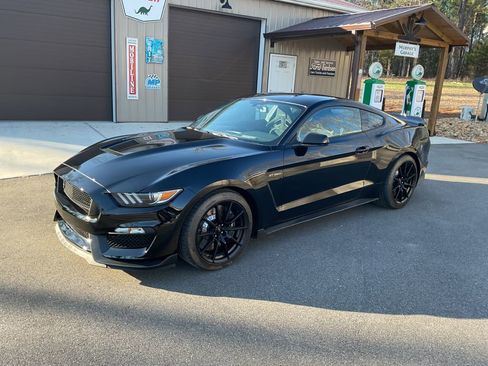 Used 2016 Ford Mustang Shelby GT350 w/ Track Package RWD image 4