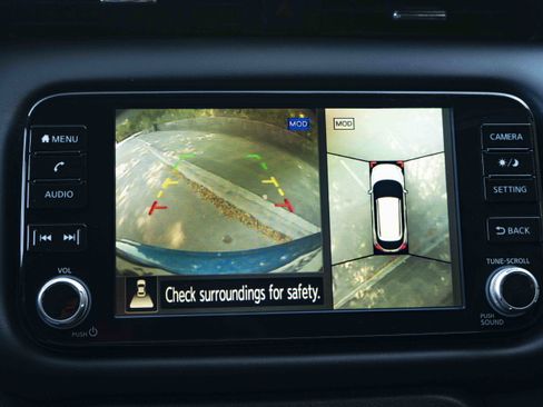 Used 2023 Nissan Kicks SR FWD image 29