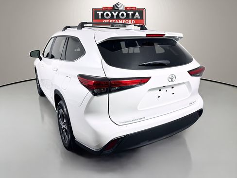 Certified 2023 Toyota Highlander XLE image 5
