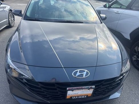Used 2021 Hyundai Elantra SEL w/ Cargo Package image 2