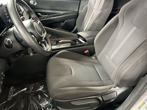 Used 2021 Hyundai Elantra SE image 21