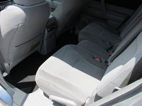 Used 2013 Toyota Highlander FWD w/ Cold Weather Pkg image 9