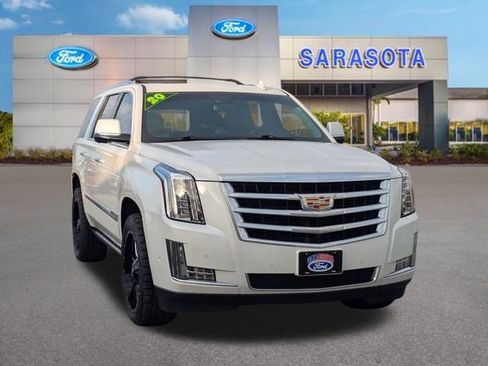 Used 2020 Cadillac Escalade Premium Luxury image 1