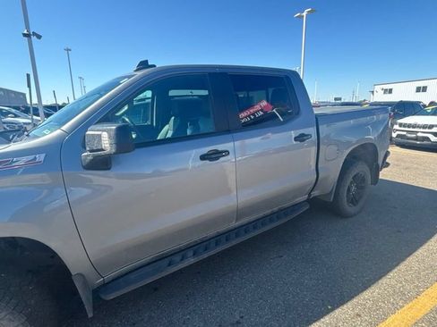 Used 2021 Chevrolet Silverado 1500 LT Trail Boss w/ Convenience Package II AWD/4WD image 4