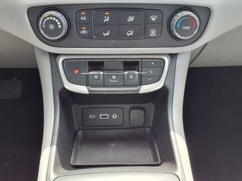 Used 2023 GMC Terrain SLE FWD image 26