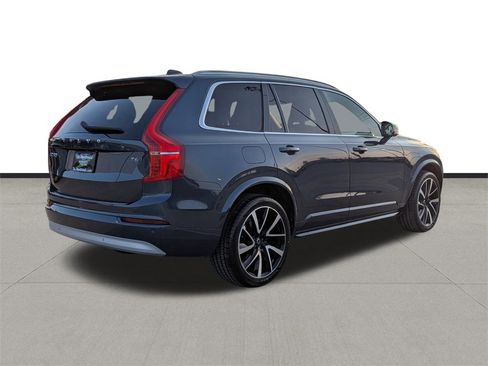 Used 2022 Volvo XC90 T6 Momentum w/ Advanced Package image 5