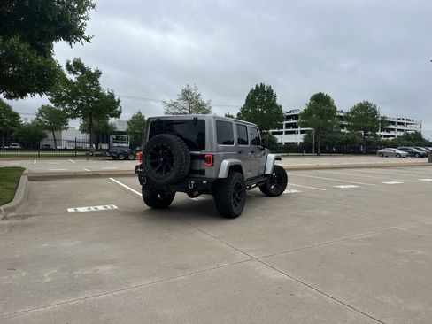 Used 2017 Jeep Wrangler Unlimited Sahara w/ Connectivity Group image 2