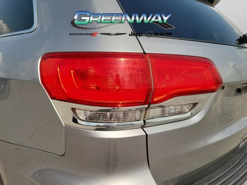 Used 2018 Jeep Grand Cherokee Laredo image 6