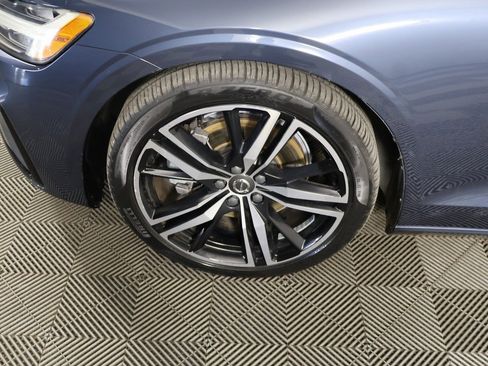 Used 2019 Volvo S60 T5 R-Design image 21