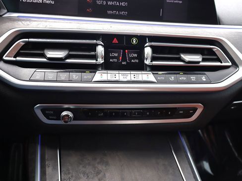 Used 2020 BMW X7 M50i AWD/4WD image 42