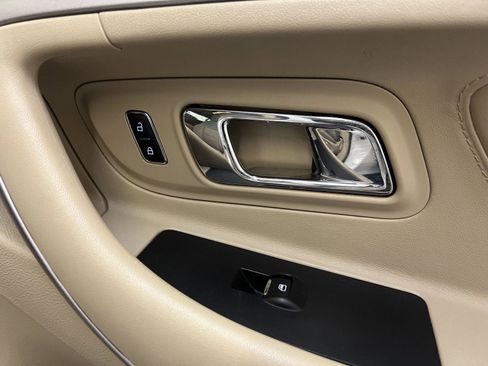 Used 2019 Ford Taurus SE FWD image 20