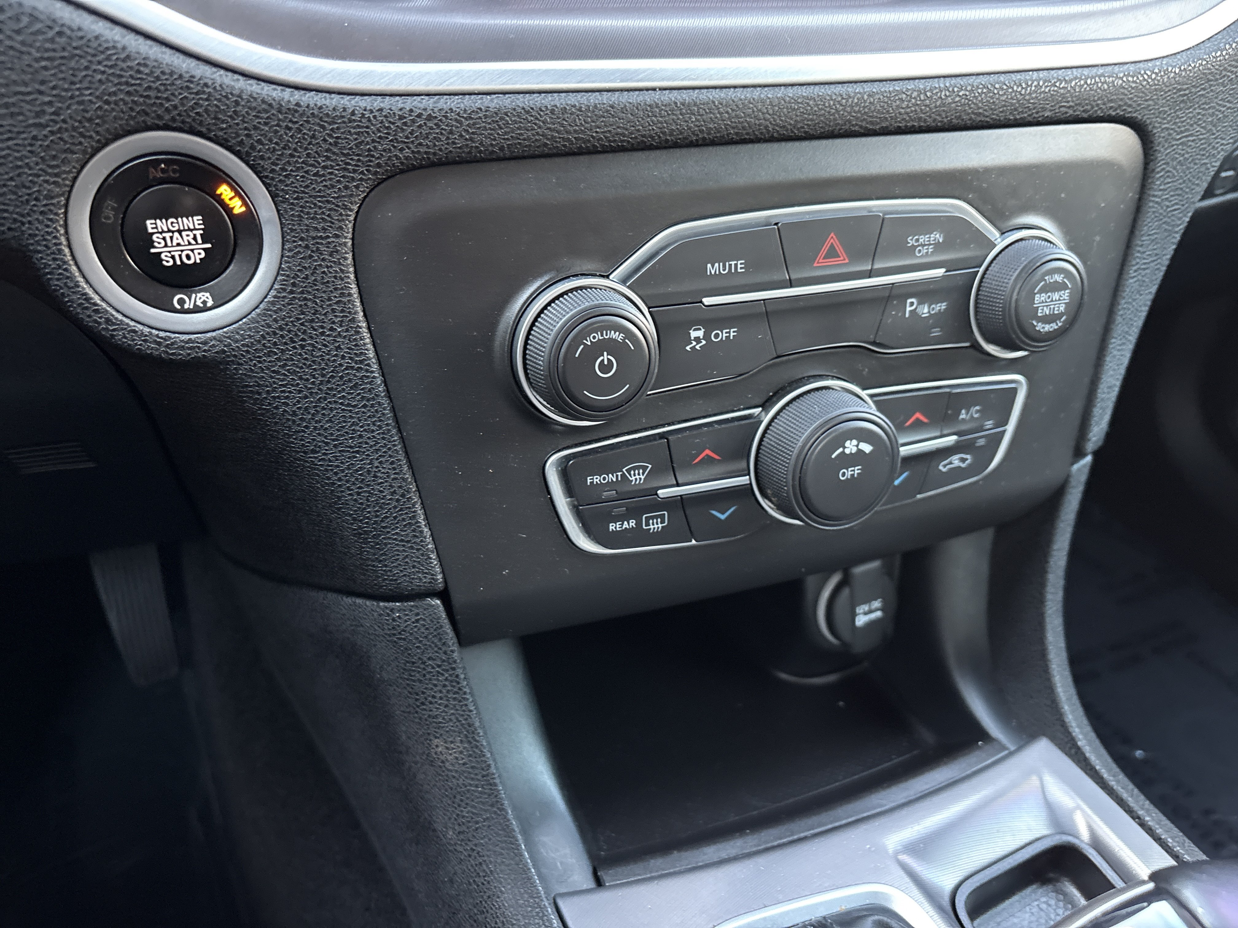 Used 2022 Dodge Charger SXT RWD image 30