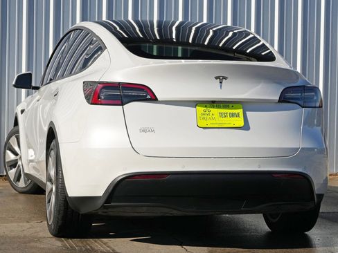 Used 2021 Tesla Model Y Long Range image 6