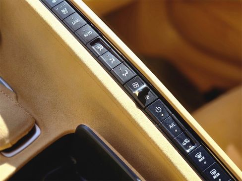 Used 2022 Chevrolet Corvette Stingray Premium Cpe w/ Z51 Performance Package image 25