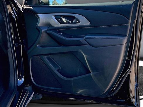 Used 2023 Chevrolet Traverse LT image 29