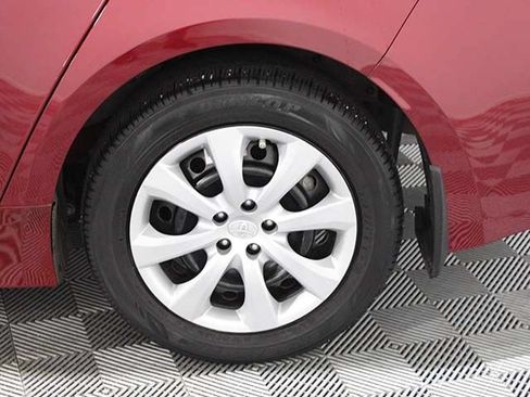 Used 2023 Toyota Corolla LE w/ Carpet Mat Package (TMS) FWD image 17