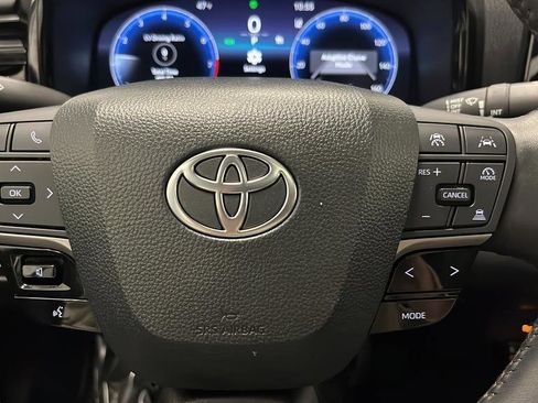 Used 2025 Toyota Camry XLE image 16