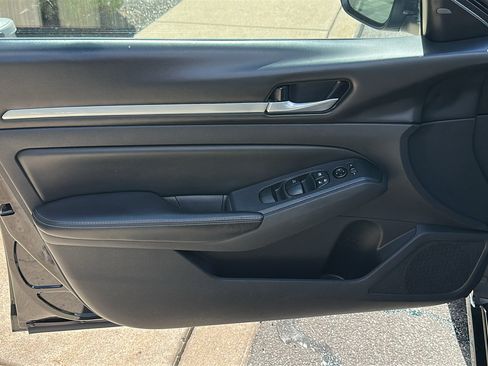 Used 2022 Nissan Altima 2.5 SV FWD image 14
