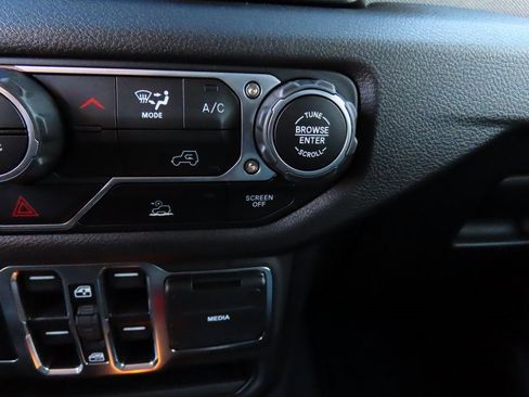 Used 2025 Jeep Gladiator Sport image 28