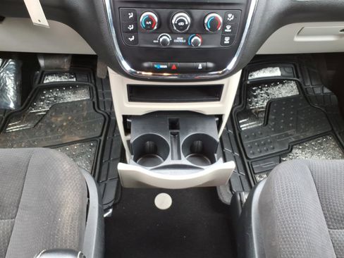 Used 2014 Dodge Grand Caravan SE FWD image 17