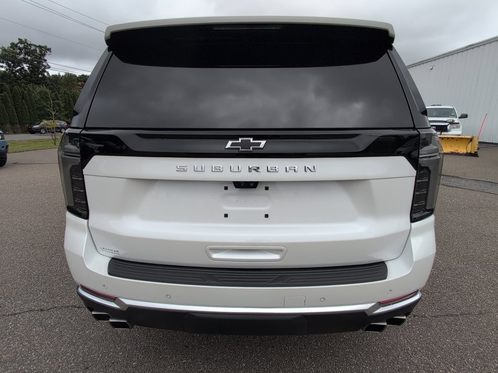 Used 2025 Chevrolet Suburban High Country AWD/4WD image 6
