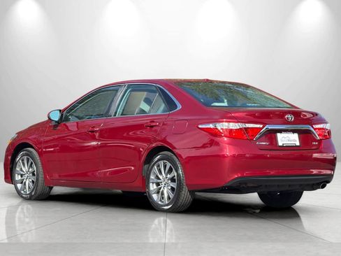 Used 2015 Toyota Camry XLE w/ Moonroof Package FWD image 6