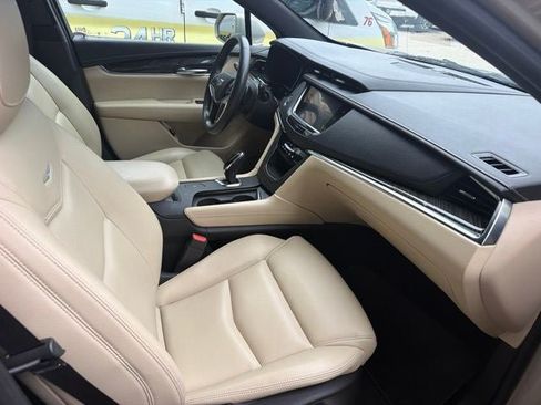 Used 2017 Cadillac XT5 FWD image 26