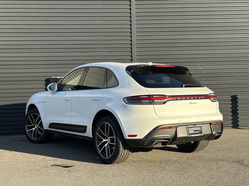 Certified 2025 Porsche Macan AWD/4WD image 3