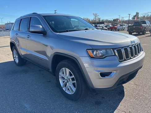 Used 2018 Jeep Grand Cherokee Laredo image 7