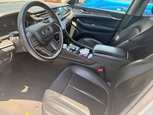 Used 2023 Jeep Grand Cherokee 4WD 4xe w/ Luxury Tech Group II image 8