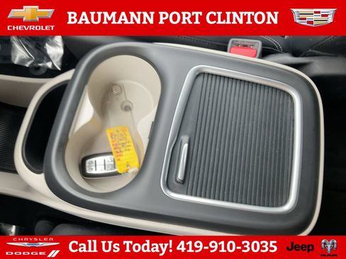 Used 2024 Chrysler Pacifica Touring-L FWD image 19
