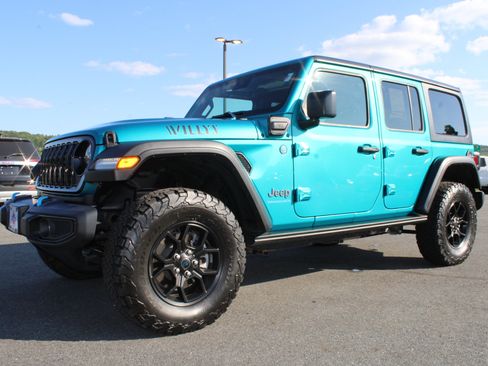 Used 2024 Jeep Wrangler Unlimited AWD/4WD image 21