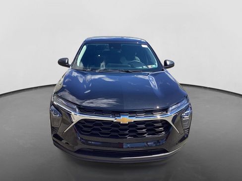 Used 2024 Chevrolet Trax LS FWD image 2