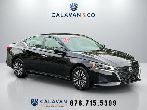 Used 2023 Nissan Altima 2.5 SV w/ SV Premium Package FWD image 1