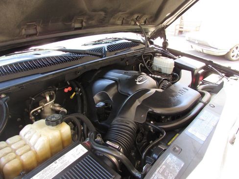 Used 2005 Cadillac Escalade EXT image 32