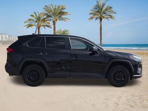 Used 2023 Toyota RAV4 LE FWD image 9