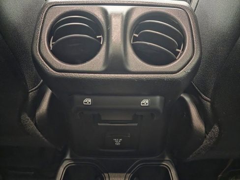 Used 2020 Jeep Wrangler Unlimited Rubicon w/ Dual Top Group AWD/4WD image 32