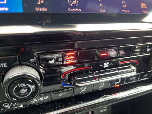 New 2025 Jeep Grand Cherokee L Limited w/ Black Appearance Package image 32