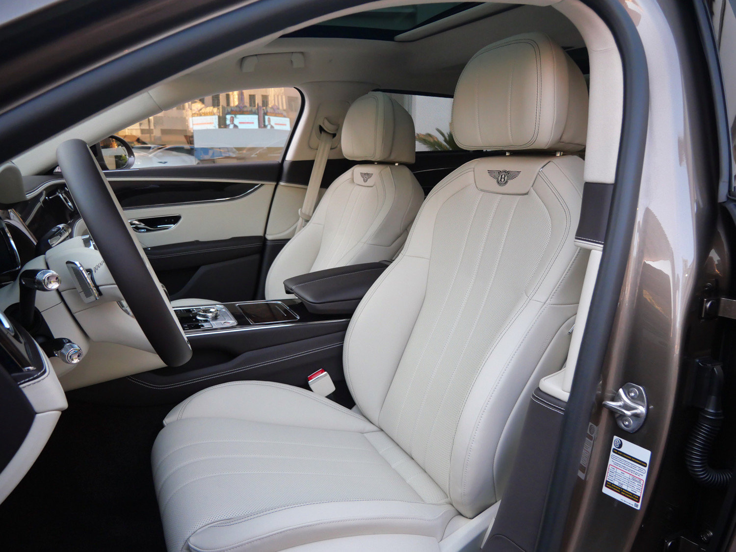 New 2026 Bentley Flying Spur V8 AWD/4WD image 18