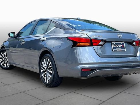 Used 2025 Nissan Altima 2.5 SV FWD image 11