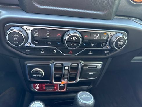 Used 2021 Jeep Gladiator Mojave w/ Cold Weather Group AWD/4WD image 55