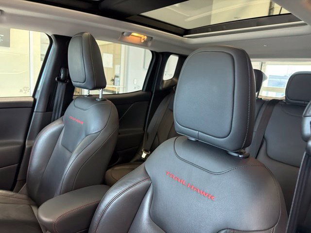 Used 2021 Jeep Renegade Trailhawk w/ Sun & Sound Group AWD/4WD image 14